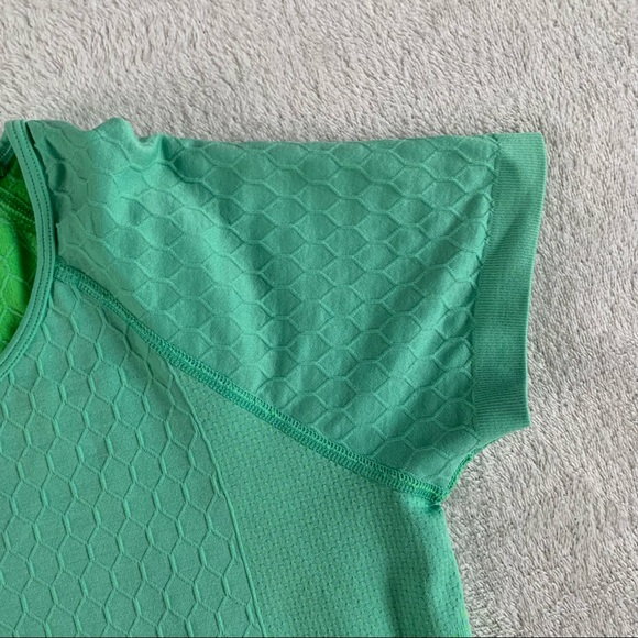 Athleta Pastel Green Athletic Tee - Picture 2 of 5
